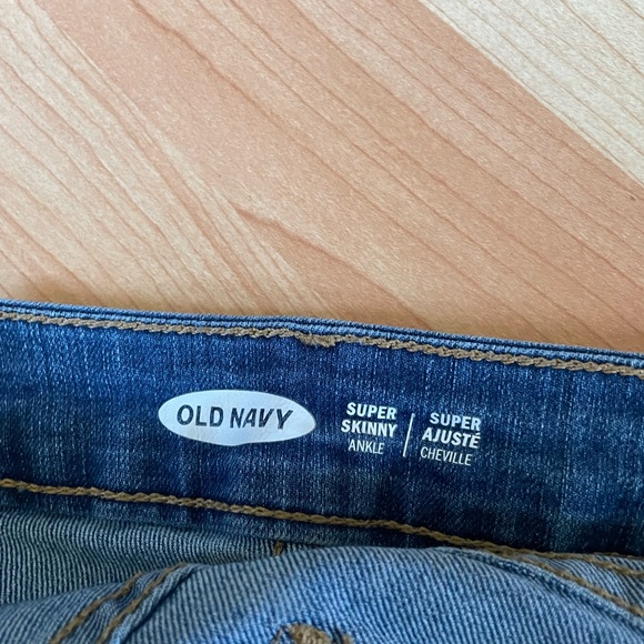 Old navy jeans - Picture 2 of 3